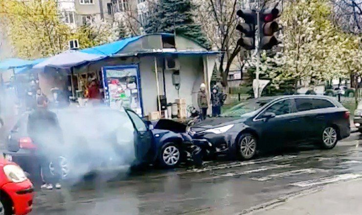 На столичной улице Димо произошла цепная авария.