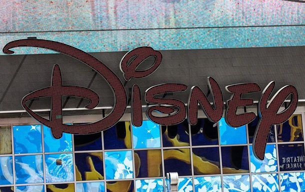 В Disney лаконично прокомментировали разрыв контракта: " Мы больше не нуждаемся в его услугах в качестве продюсера".