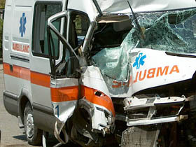 Şoferul vinovat de accident, riscă o amendă de până la 1000 de lei şi 6 puncte de penalizare.