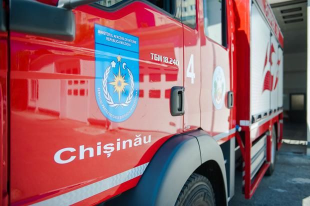 Incendiu în Capitală: 4 autospeciale și ambulanțe la fața locului
