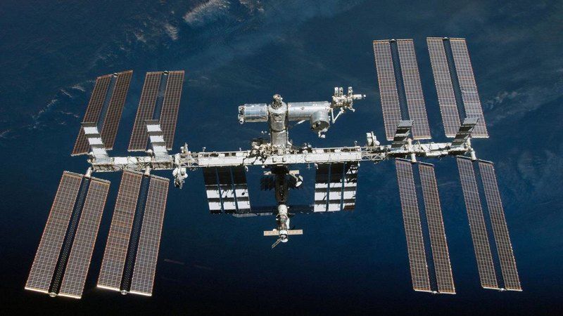 Экипаж МКС встретит Новый год 16 раз.