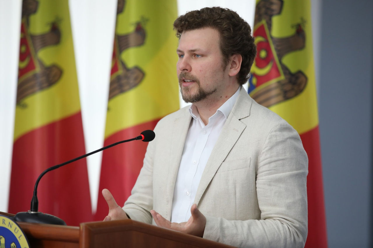 Министерство образования забирает в своё подчинение районные структуры.