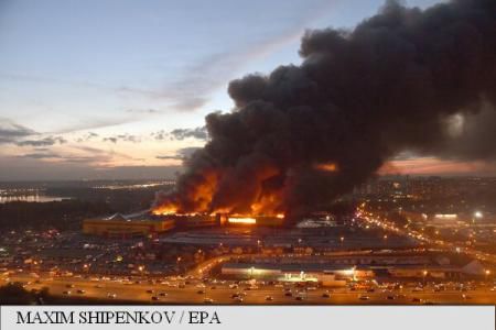 Incendiu într-un centru comercial de lângă Moscova, 3.000 de persoane evacuate.