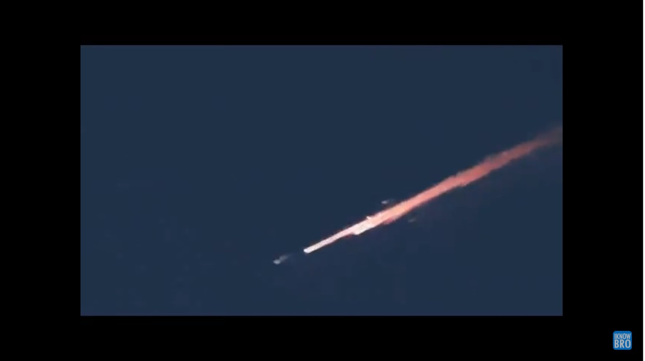 Светящийся неопознанный объект был замечен вечером в понедельник над эмиратом Дубай в ОАЭ.