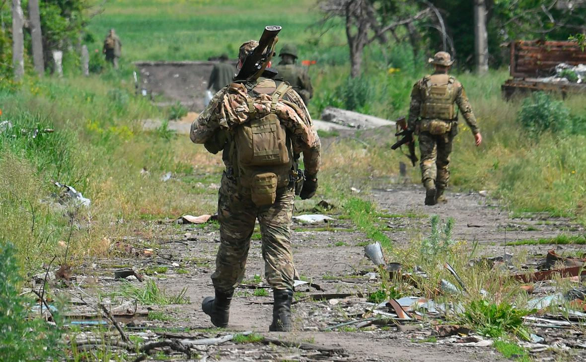 Украинские военные приостановили свое продвижение на флангах на бахмутском направлении. 