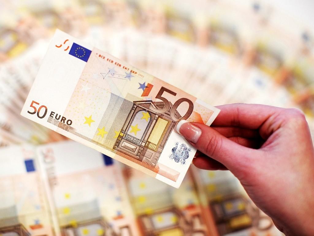 Banca Naţională a stabilit pentru astăzi un curs de 22 de lei şi 47 de bani pentru un euro.