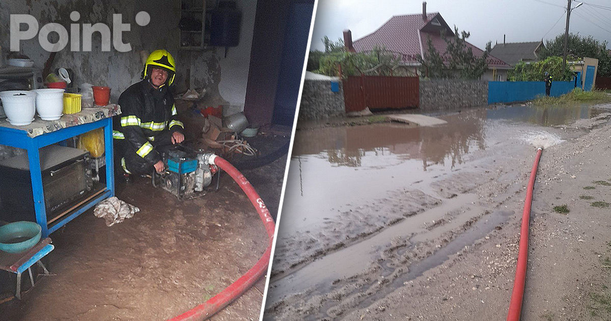 Patru persoane, inclusiv un nou-născut, salvate de pompieri din calea apelor.