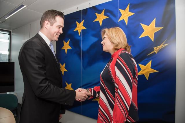 Comisarul european pentru politică regională va veni în Moldova