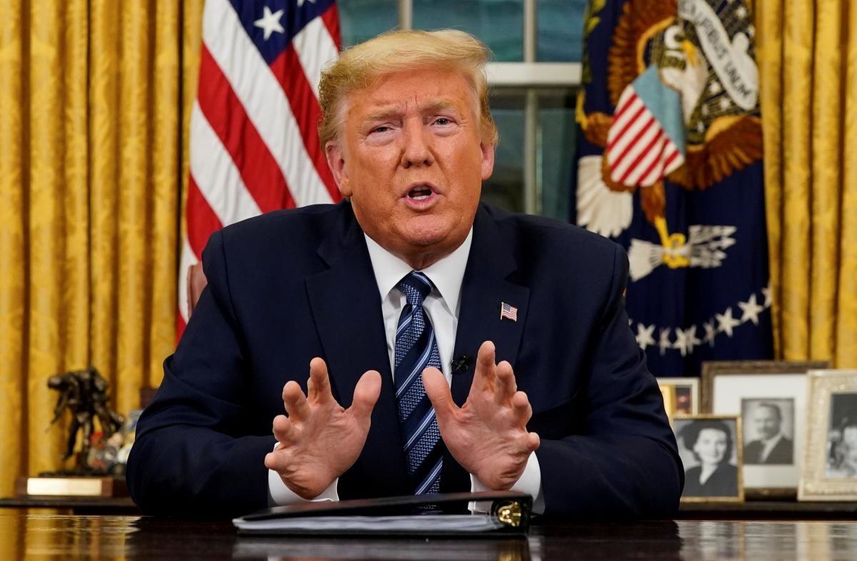 Трамп назвал ситуацию на рынке защитных масок сумасшедшей.