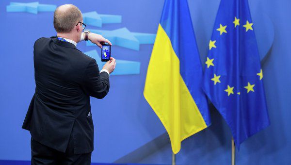 Посол Франции в Киеве Изабель Дюмон заявила, что в Евросоюзе обсудили приостановку безвизового режима с Украиной. 