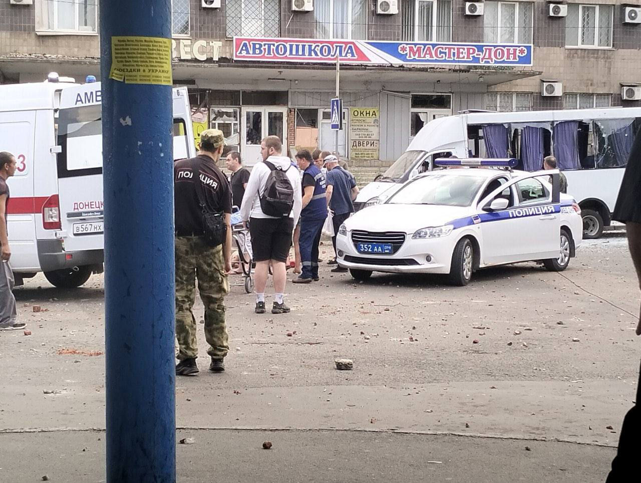 Мэр Донецка сообщил о гибели двух мирных жителей при обстреле автостанции в городе ВСУ.