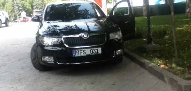 Mașinile unor deputați din Parlament nu mai au numere guvernamentale, ci numere civile.