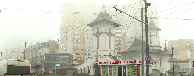 В одной из столичных церквей разразился скандал из-за киоска.