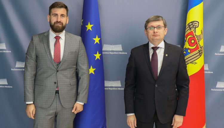 Спикер парламента Игорь Гросу побеседовал с евродепутатом Андреем Новаковым.