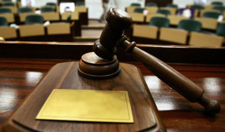 Un individ din Cahul a fost trimis în judecată după ce a agresat un taximetrist. Foto: universuljuridic.ro
