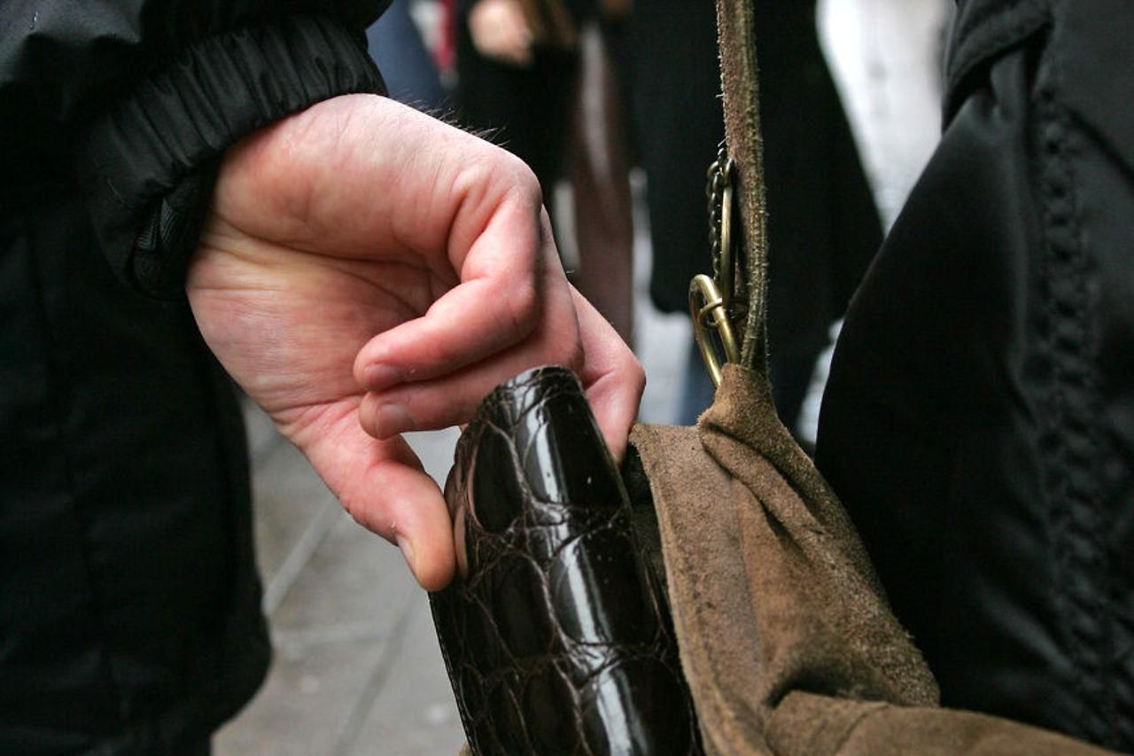 Poliţia Capitalei reaminteşte cetăţenilor, să acorde atenţie sporită şi să asigure corespunzător bunurile personale.