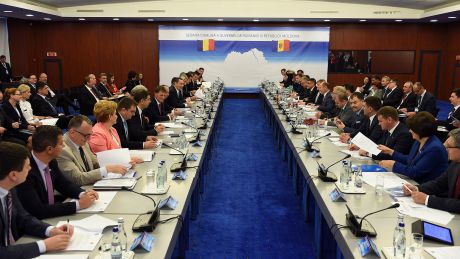 Румыния предоставляет Молдове 150 миллионов евро. Фото: gov.ro