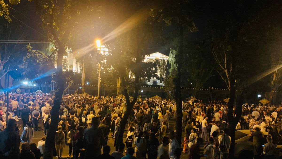 В Ереване проходят сразу два протеста.
