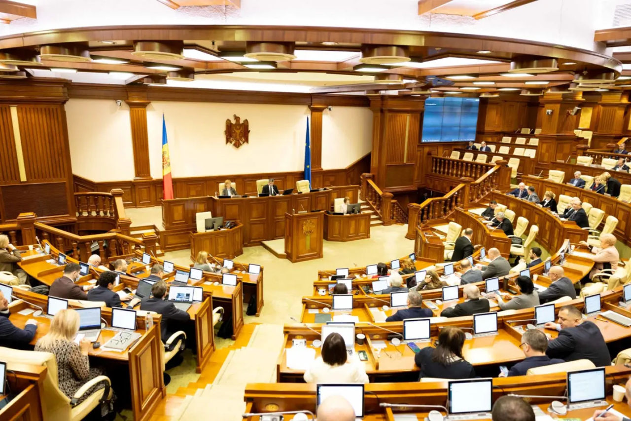Парламентское большинство отклонило все предложения оппозиции о слушаниях министров.