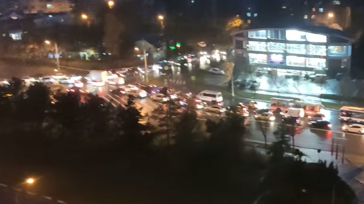 Из-за двух аварий на Рышкановке образовалась пробка.
