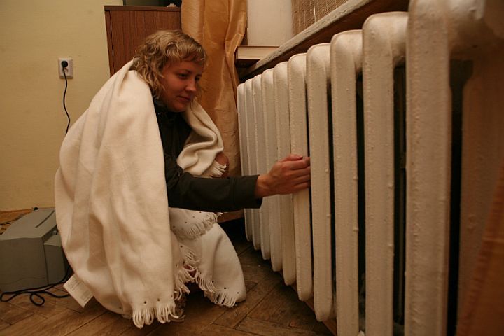Базовый сценарий правительства — холодная зима и трудности с поставками угля .