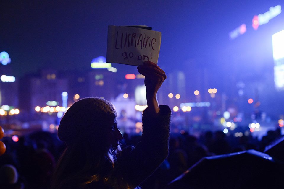Manifestanții din Kiev au încercuit cartierul guvernamental!