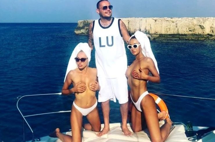 Гуф нашёл утешение после разрыва с Топурией, выложив фото с девушками.