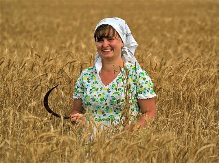 В нашей стране проживают почти полтора миллиона женщин.