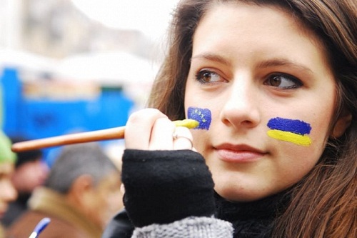 Никакого потока беженцев с Украины нет.