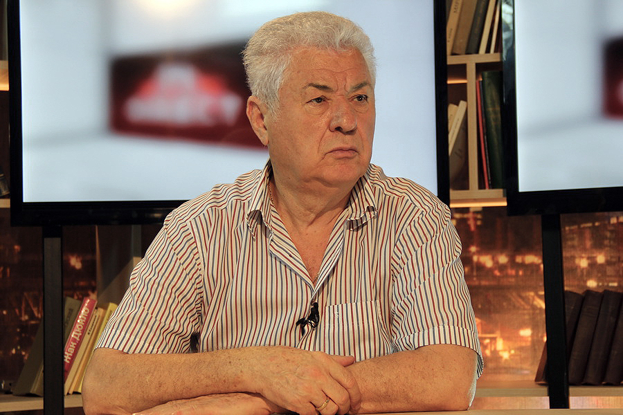 Перед началом отпуска Владимир Воронин обещал организовать в Молдове так называемую бархатную революцию.