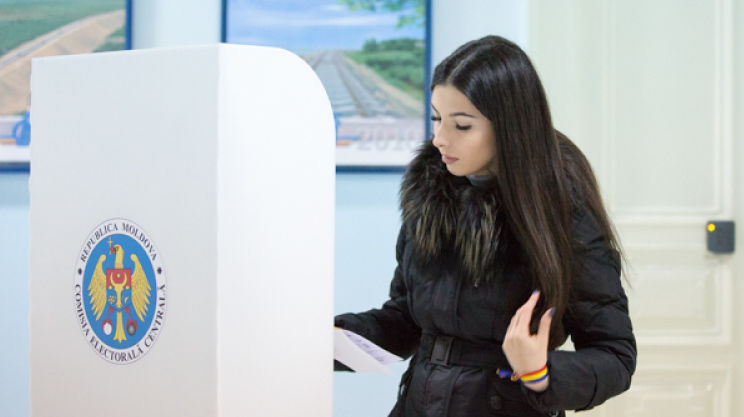 Elevii și studenții pot vota la orice secție de votare.