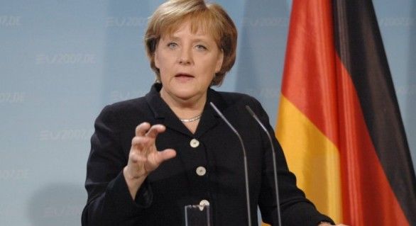 Merkel s-a pronunțat public pentru o politică a granițelor deschise față de milioane de persoane care fug din Siria, Irak și alte conflicte din Orientul Mijlociu.