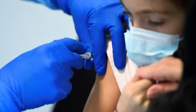 Нидерланды разрешили прививать подростков вакциной Pfizer.