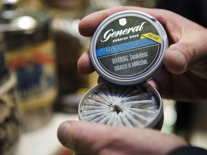 В США разрешили рекламировать жевательный табак как продукт, менее вредный, чем сигареты.