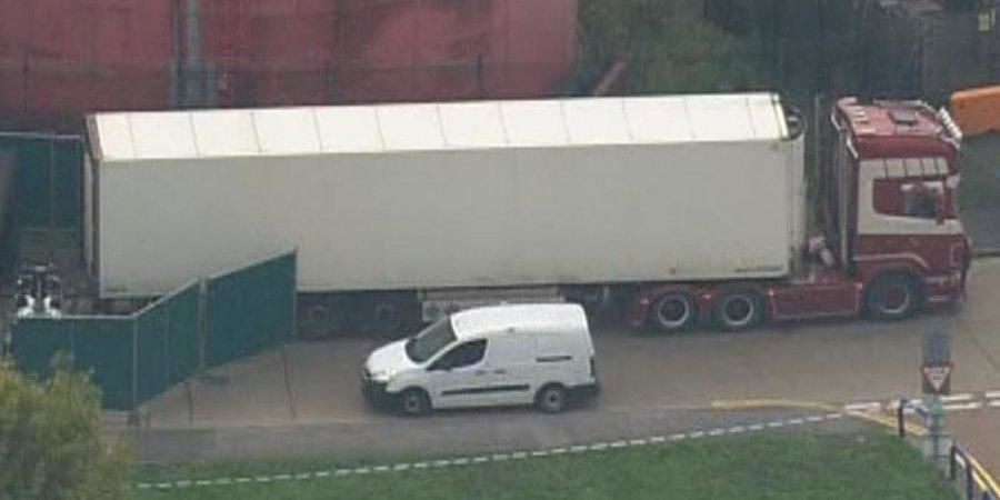 Все трое были допрошены по подозрению в непредумышленном убийстве и заговоре с целью торговли людьми. 
