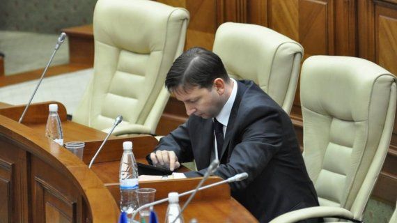 Артур Решетников объяснил свой уход из ПКРМ в соцсетях.