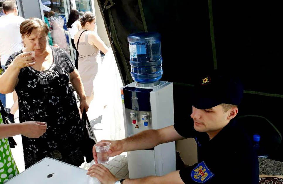 За сутки в пункты помощи от жары в Молдове обратились более 1 500 человек.