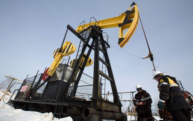 Цены на нефть растут второй день после решения ОПЕК+ сократить добычу.