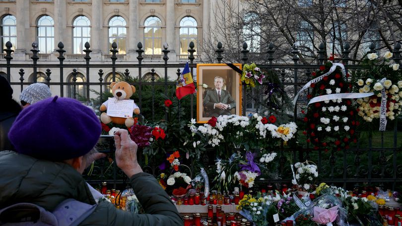 Reportaj BBC: Românii s-au unit pentru a-și plânge ultimul rege