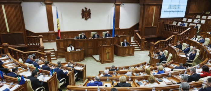 Депутаты не спешат менять название государственного языка.