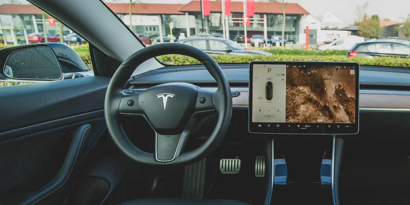 Полиция Берлина запретила машинам Tesla заезжать на свои объекты из-за видеонаблюдения.