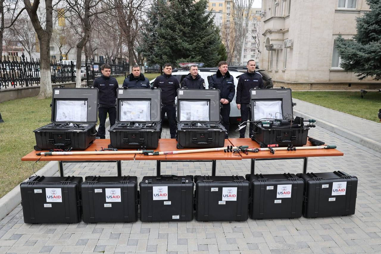 Таможенная служба получила 10 комплектов современного оборудования для обнаружения контрабанды.
