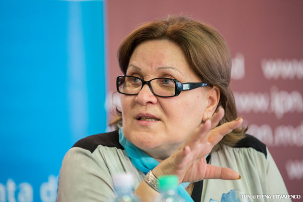 Светлана Руснак отметила, что наиболее активные сельские избиратели уехали за границу, соответственно, сознательную активность нужно пробудить среди городского населения и молодёжи.
