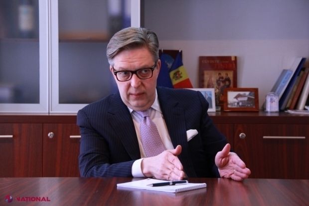 Tapiola: Cică, să mă dau cu dezinfectant după ce mă întâlnesc cu unii politicieni. Foto: ziarulnational.md