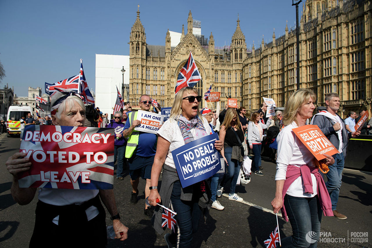 Брюссель призвал Лондон пояснить действия после еще одного отказа по Brexit.