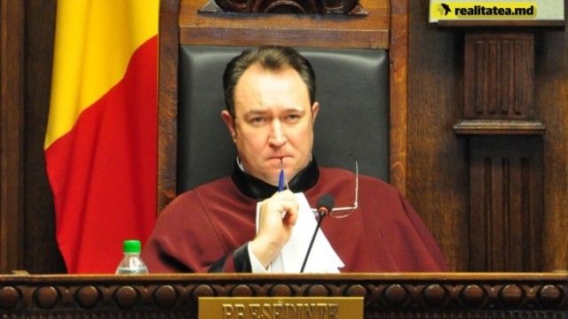 Председатель Конституционного суда Александр Тэнасе находится в отпуске. 