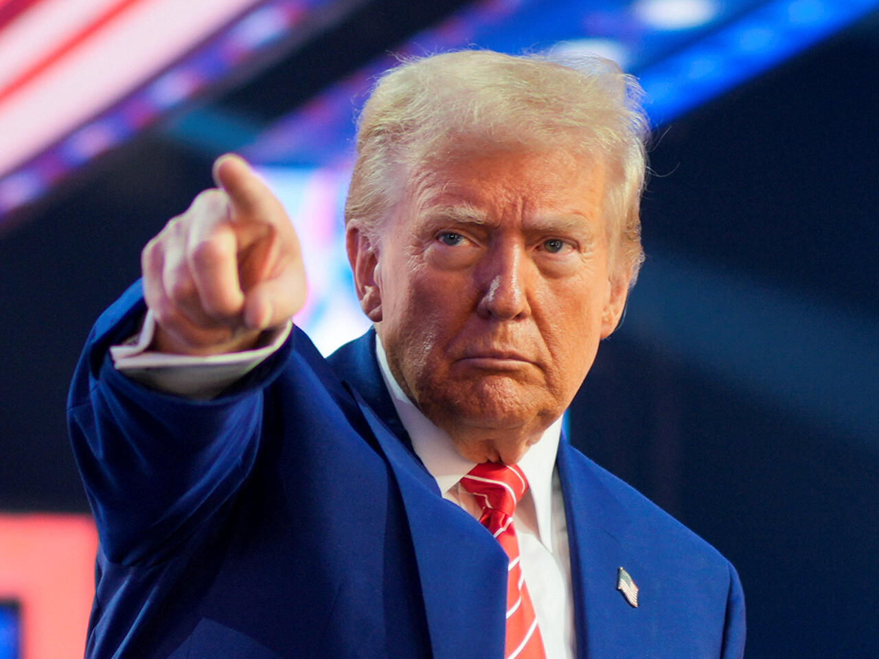 Trump i-a îndemnat pe iranieni să confiște instituțiile: Ajutorul este pe drum.