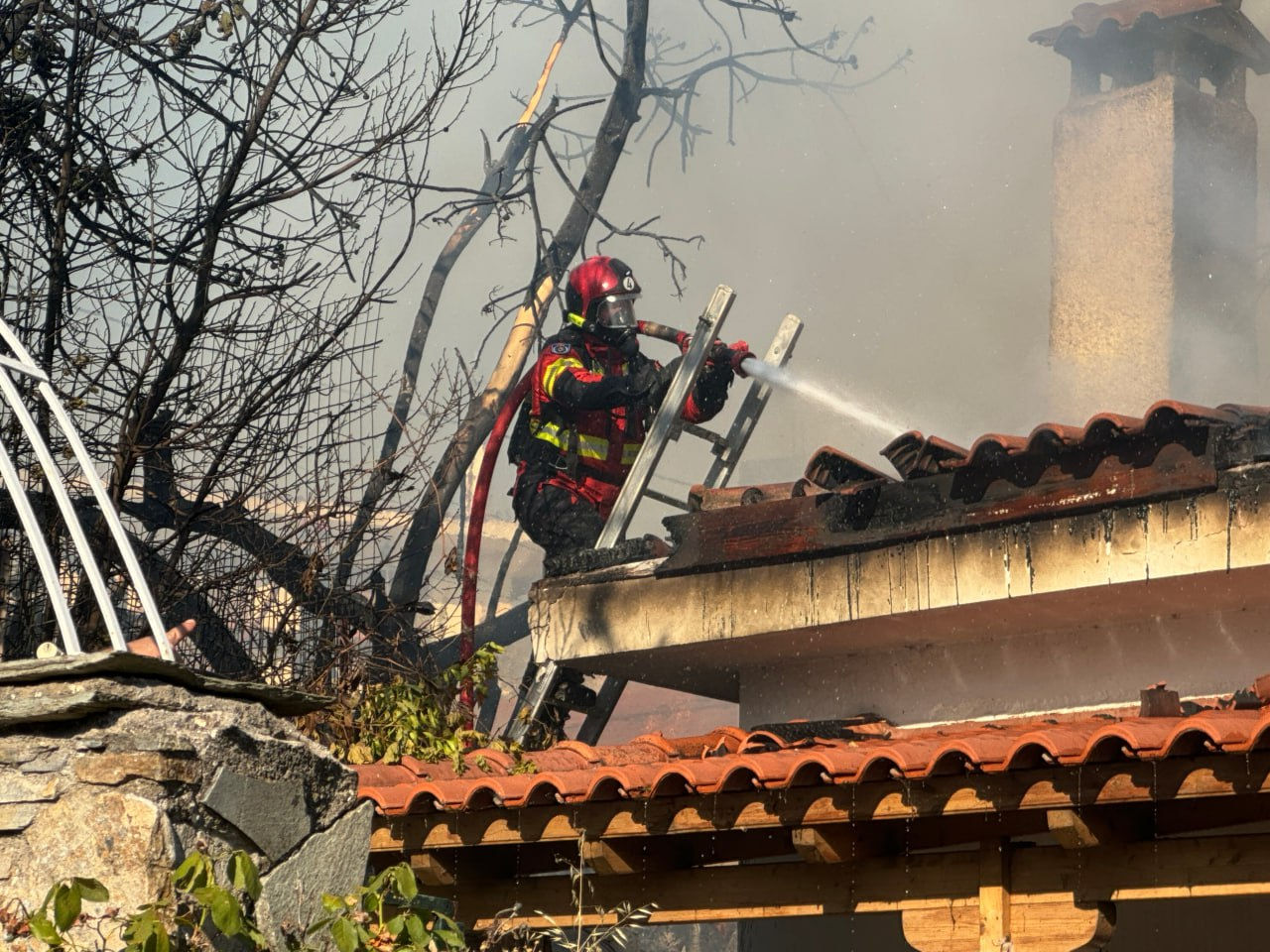Pompierii moldoveni trimiși în Grecia au salvat trei persoane.