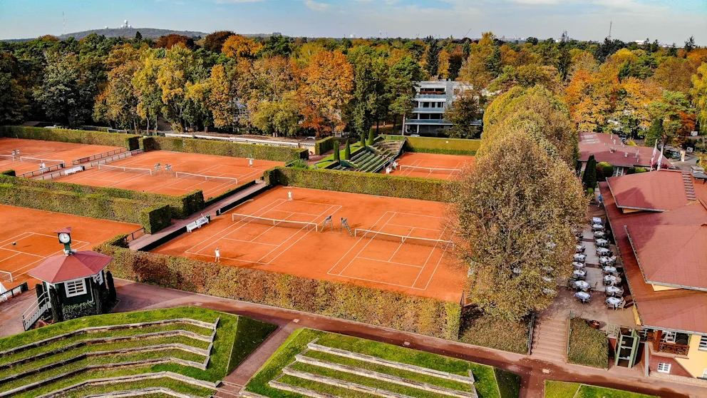 Oaspeții unui club de tenis de elită din Berlin au scandat „Germania pentru germani, străinii afară”.