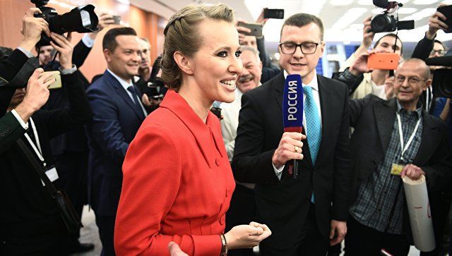 Телеведущая Ксения Собчак на конференции Путина.